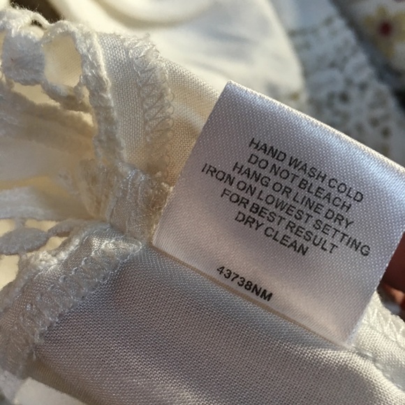 Romeo & Juliet Couture white Off Shoulder top - Picture 4 of 6